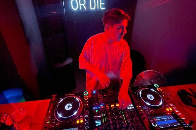 A night in Medellin with Rooftops and Nightclubs of El Poblado - Final Stop: Miranda Disco Medellín for Shows, International DJs, and the Big Finish
