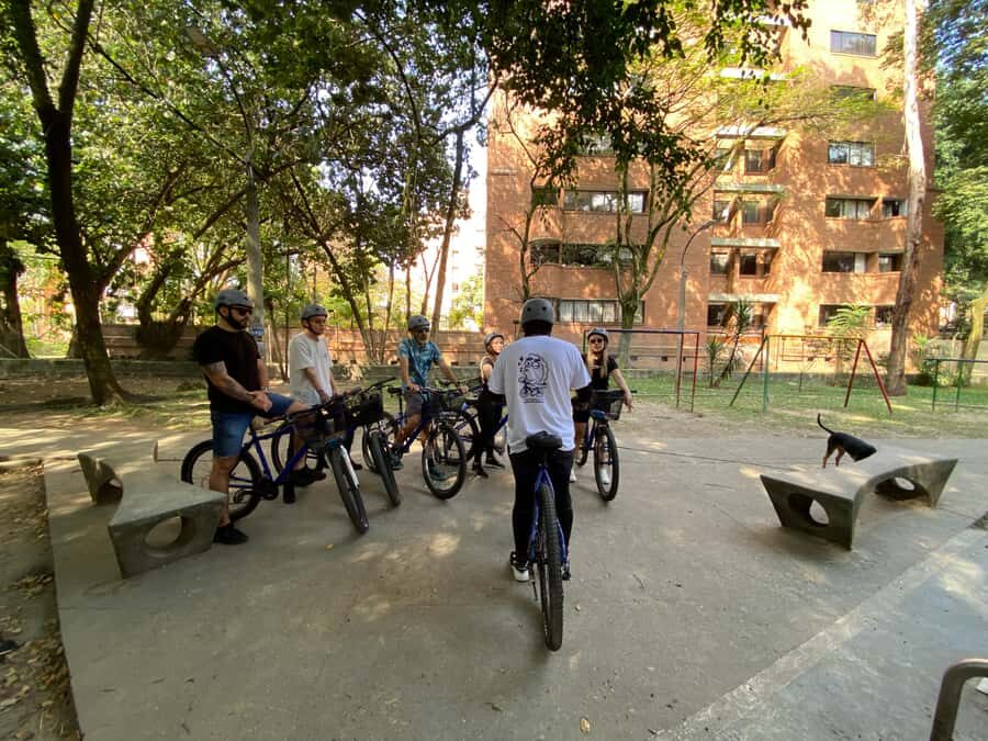 Bike Tour Medellin with Snacks and Local Beer - Conquistadores pass-by: learning the city’s layers while you’re moving