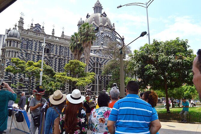 City Tour + Commune 13 Medellin - Pueblito Paisa: Antioquia Town Model and a Big View