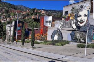 City Tour Medellin - Downtown Highlights: Palace of Culture, Botero Plaza, and Parque Berrío