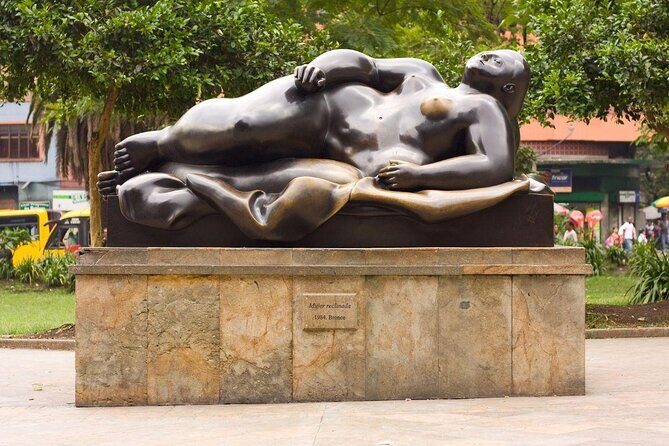 City tour Medellin + Comuna 13 + Graffititour Paisa for a day - Key takeaways before you go