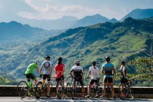 Colombia cycling trip - Guatapé and Piedra del Peñol: Lake Views With a Big Stair Option