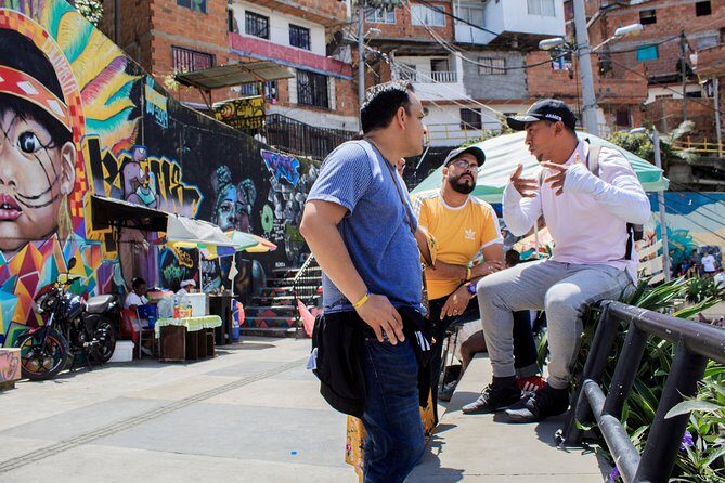 Commune 13, Graffitour street food. History.All inclusive - Key highlights at a glance