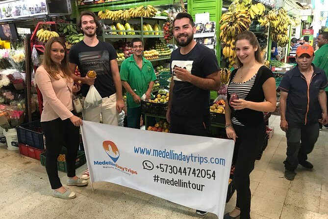 Comuna 13 + Cable Car + Colombian Fruits Tasting: Private Tour - Graffiti tour basics: learning meanings, not just taking photos