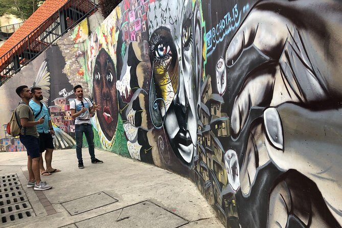Comuna 13 & Downtown: From violence to innovation - Meeting in La Candelaria, then riding metro and Metrocable to change your perspective