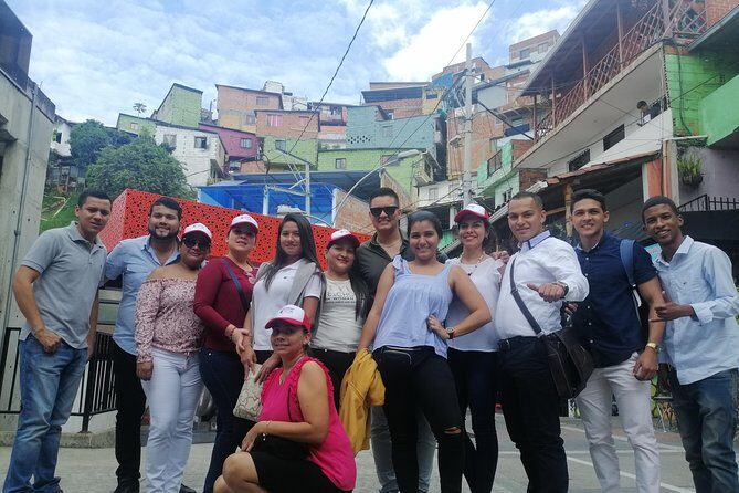 Comuna 13: Esmeralda más cata de café y cerveza tour Inolvidable - The escalators stop: architecture as a life changer