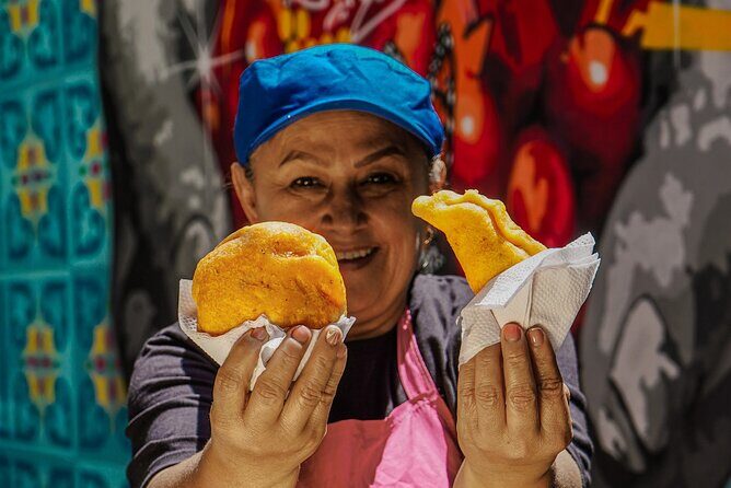 Comuna 13 Graffiti Tour with Street Food - Electric Stairs and the View: Medellín’s Big Picture Moment