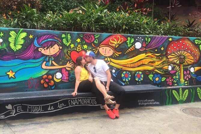 comuna 13 graffitour & cable car - Should you book the Comuna 13 Graffitour and cable car?