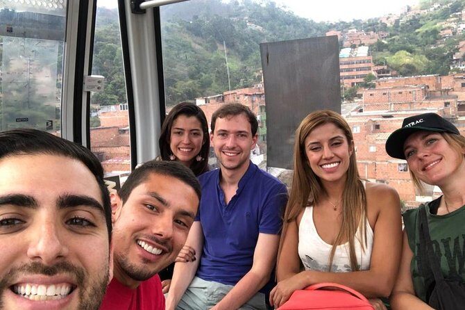 comuna 13 graffitour & cable car - First stop: Escaleras Electricas de la Comuna 13 and the mural walk