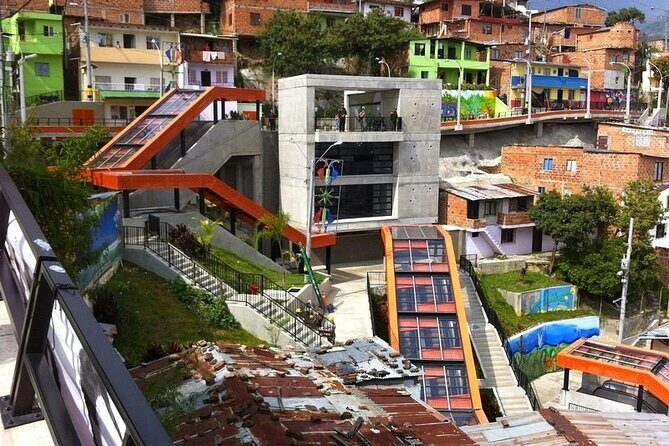 Comuna 13 Graffitour knows the urban art district of Medellín - Key things to know