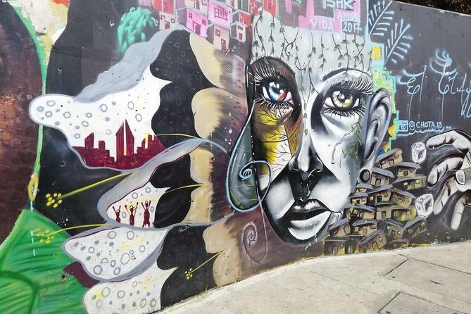 Comuna 13 tour and cable car - Stop 1: Cable Metro Station for the big picture (and included ticket)