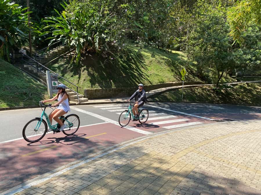 E-Bike City Tour Medellin with Local beer and Snacks - La Alpujarra to Plaza Botero: downtown scale, art vibes, and a strong photo finish