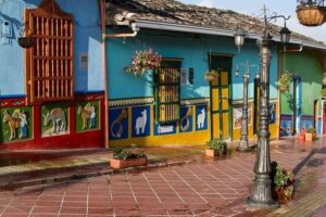 El Peñol and Guatape Private Tour from Medellin - Private transportation from Medellín: the real value is time saved