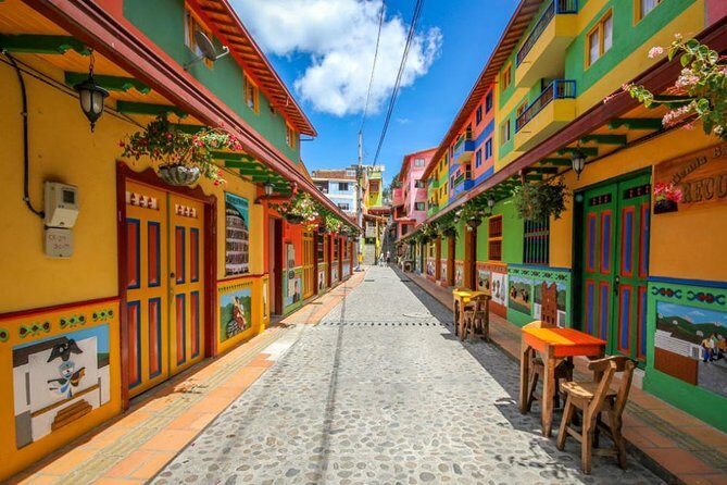El Peñol and Guatape Private Tour from Medellin - The drive through Rionegro and Marinilla sets up the day