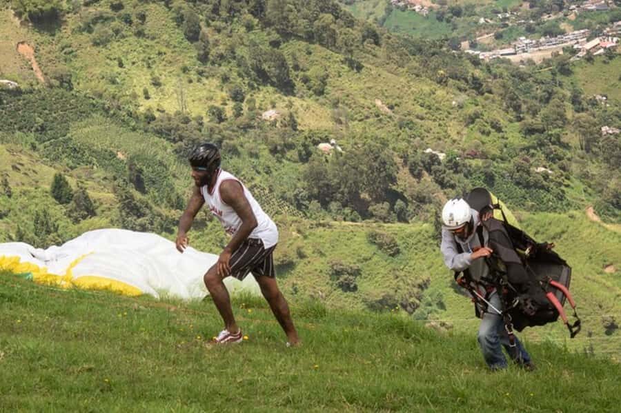 From Medellín: Paragliding Tour with GoPro Photos & Videos - Pilots Who Communicate: Safety Without Killing the Fun