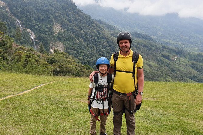 Fun RAFTING + Awesome PARAGLIDING over giant waterfalls from MEDELLIN - Class IV rafting for 2.5 hours: the mix of calm and chaos