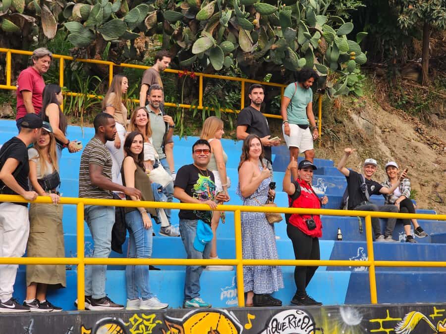 Graffiti Tour comuna 13 and cable car (made by local guides) - The Starting Point: San Javier Metro, Exit B (Find the Red)