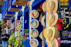 Guatapé Full Day Tour – Piedra del Peñol with meals & boat tour - Peñol replica town and the Ave Fenix monument