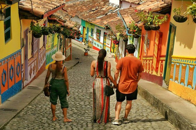 Guatape & Horse Ride & El Peñol Rock & Quaint Town From Medellin - Guatapé Town Walks, Landmarks, and Local Flavor