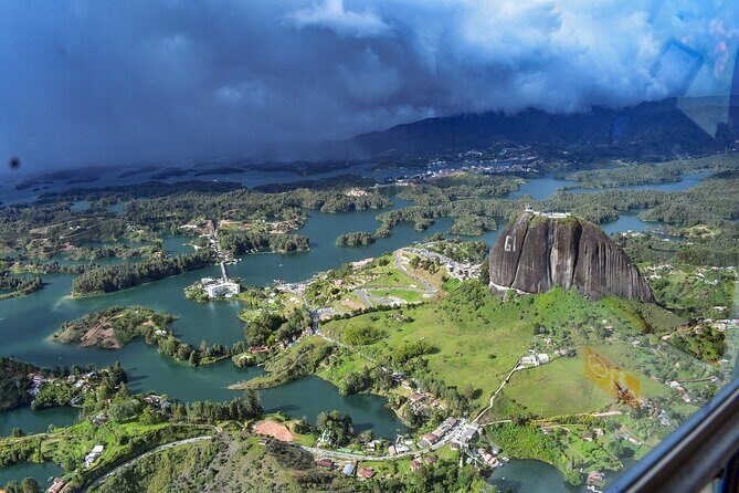 Helicopter flight in Guatape - Flight time and group size: how it affects your photos