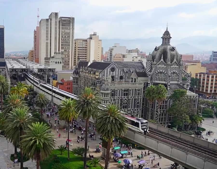 Medellín City Tour and Comuna 13 Experience - Parque de los Deseos: a short stop that sets up the next neighborhood shift