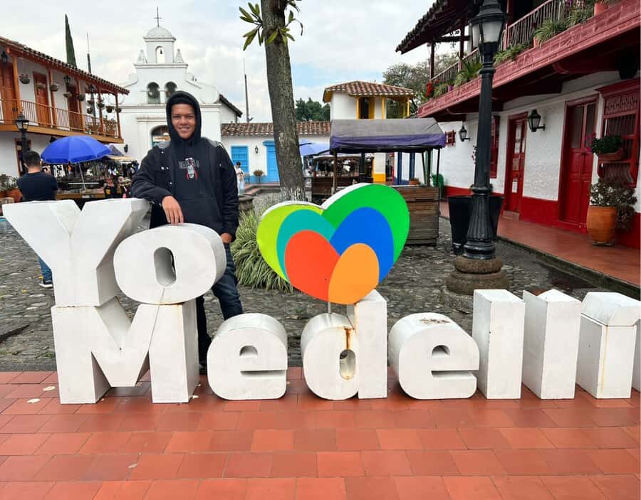 Medellín City Tour and Comuna 13 Experience - Comuna 13: electric stairs, graffiti, and why this neighborhood matters