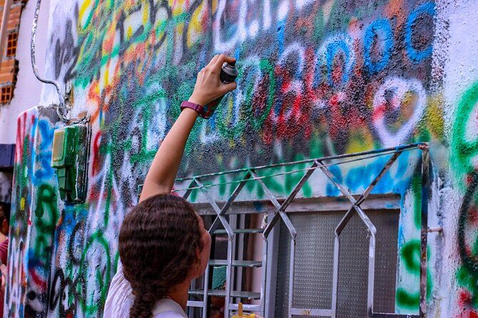 Medellin communal tour 13 with snacks and your own graffity - Key points to know before you go