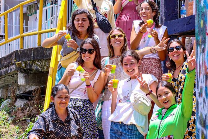 Medellin communal tour 13 with snacks and your own graffity - Quick tips so your knees and your photos both cooperate