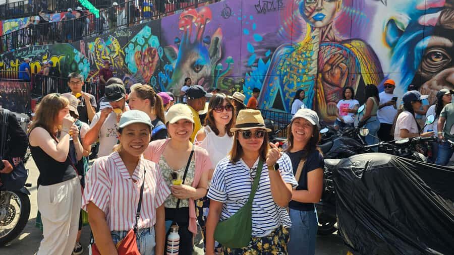 Medellín: Comuna 13 and Graffiti Guided Tour with a Local - Mural galleries and photo stops: art you can actually read