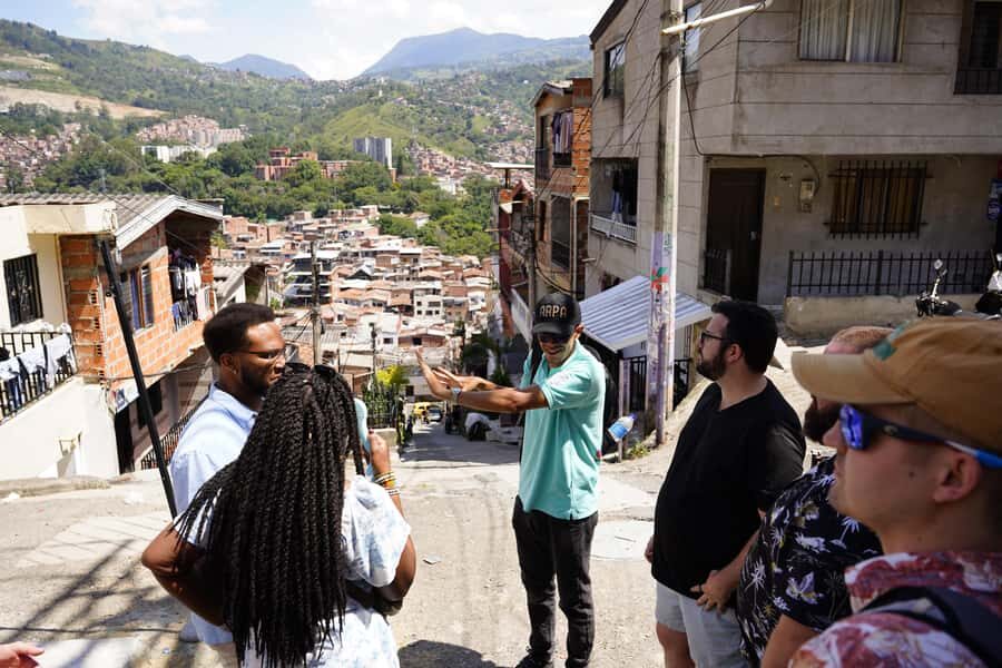Medellín: Comuna 13 and Graffiti Guided Tour with a Local - Scenic views stop: the skyline moment you’ll remember