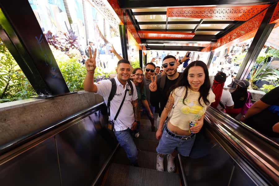 Medellín: Comuna 13 and Graffiti Guided Tour with a Local - Bar with a view and the included ice cream