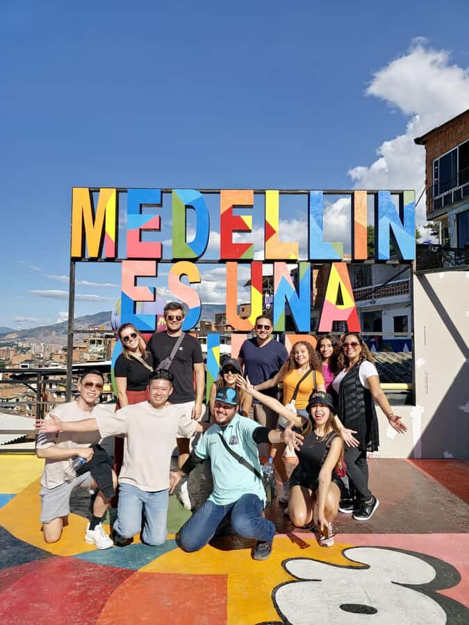 Medellín: Comuna 13 and Graffiti Guided Tour with a Local - Getting to Comuna 13: one-way transport and how the timing works