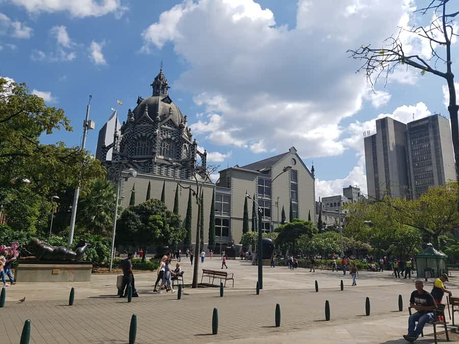 Medellín: Comuna 13, Cable Cars and Botero Statues Tour - Should you book this Medellín Comuna 13, Cable Cars and Botero tour?