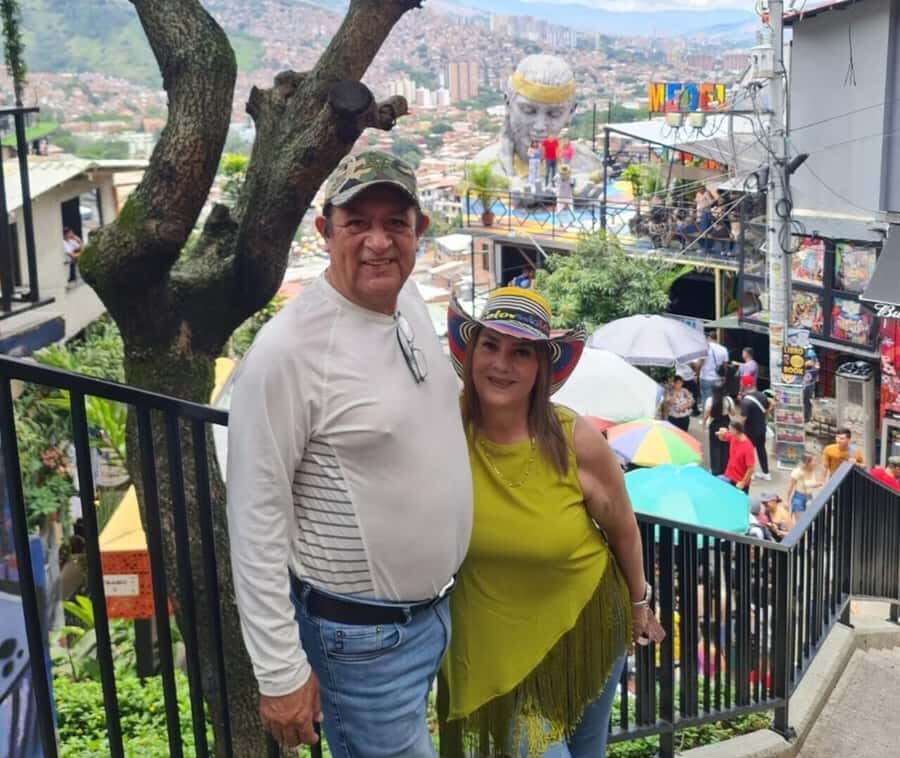 Medellín: Comuna 13 District Tour with Cable Car Ride - Electric outdoor escalators and the observation deck views