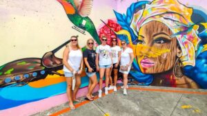 Medellin: Comuna 13 Graffiti Tour, Cable Car & Street Food - Metrocable first: get the skyline, then earn the perspective