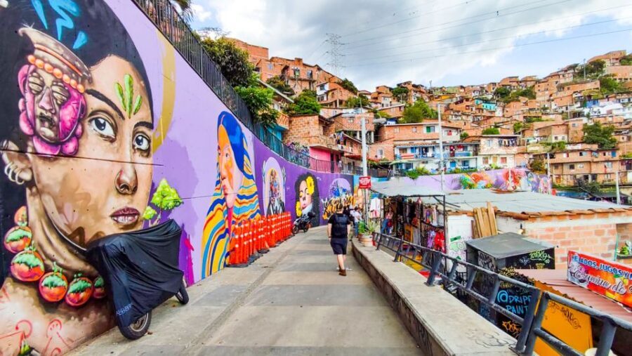 Medellin: Comuna 13 Graffiti Tour, Cable Car & Street Food - The view-bar finale: beer, talk, and a last look over Medellín