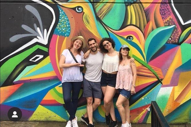 Medellín: Comuna 13 Graffitour With Snacks Included - Why Comuna 13 Street Art Beats a Typical Photo Stop