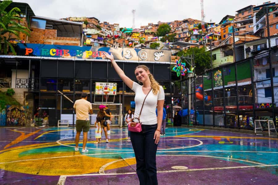 Medellín: Comuna 13 Tour with Snacks And Your Own Graffiti - Key things I’d prioritize