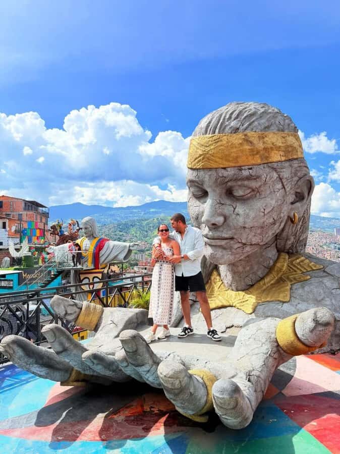 Medellín: Comuna 13 Tour with Snacks And Your Own Graffiti - Street Art Meets Medellín History in Comuna 13