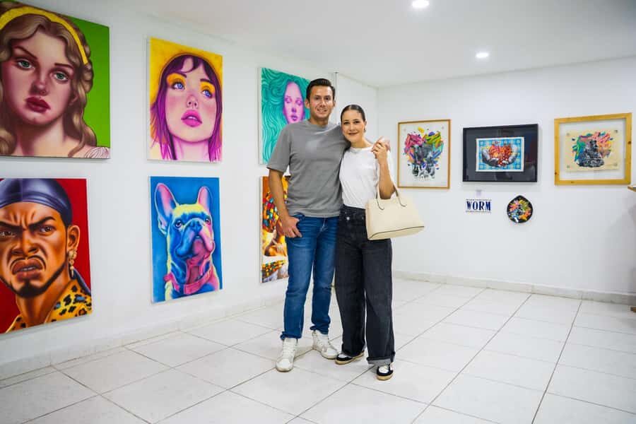 Medellín: Comuna 13 Tour with Snacks And Your Own Graffiti - Where You Meet: GRADEN COFFE on Cl. 38a