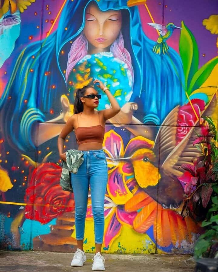 Medellín: Comuna 13 Tour with Snacks And Your Own Graffiti - Two Art Galleries: Street Art’s Neighboring Pages