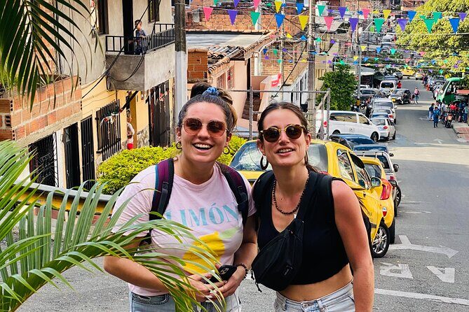 Medellín: Electric Bike Tour, Centre, Point of Sale and Comuna 13 - La Playa Avenue and Junín: Street Vendor Energy You Can Hear
