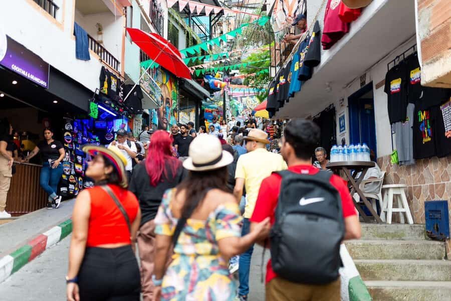 Medellin: Full Day Guided City Highlights Tour - Comuna 13: Street Art, Outdoor Escalators, Music, and a Breakdance Show