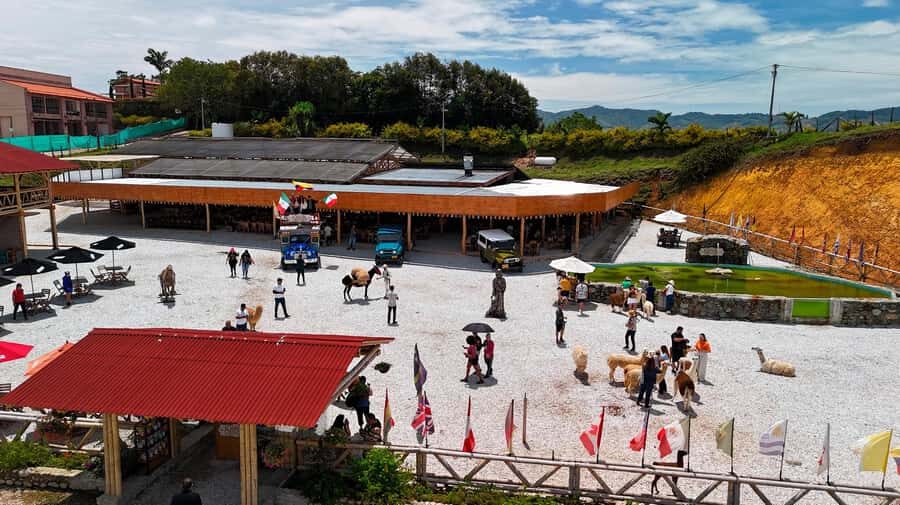 Medellín: Guatapé Private Tour with Helicopter & Boat Ride - Traditional Village Stop: A Calmer Side of the Region