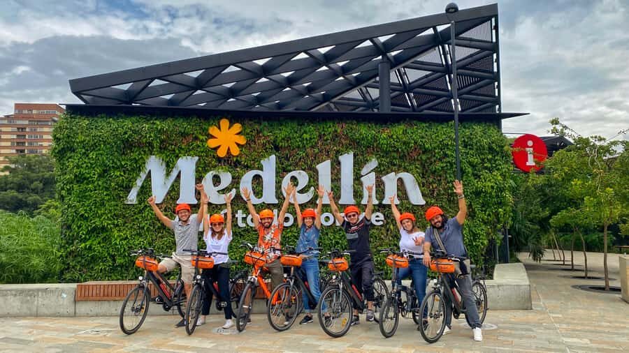 Medellín: History & Local Life Essentials Tour on an E-Bike - San Antonio Park: Botero’s Sculptures as a Story About Rebirth
