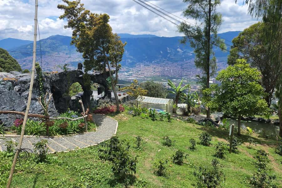 Medellin: Horseback Riding Coffee Farm Tour with Coffee Spa - Coffee tasting and brewing methods: how to notice the difference