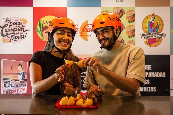 Medellín: Local neighborhoods and included food on e-bike - Medellín by e-bike: faster than walking, more local than a van