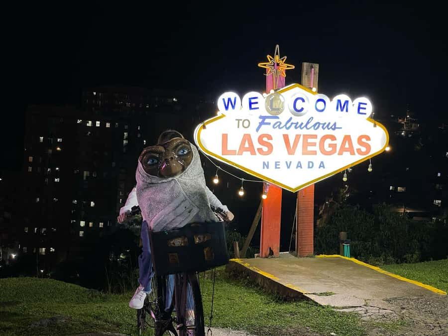 Medellín: One Night in El Cielo Viewpoint with activities - Should you book one night in El Cielo and Michigan Pizza Bar?