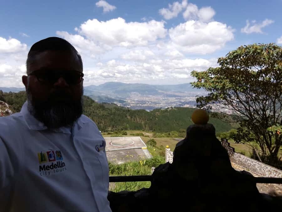 Medellin Pablo Escobar Tour - Montesacro Cemetery: Escobar’s grave and the presence of Griselda Blanco