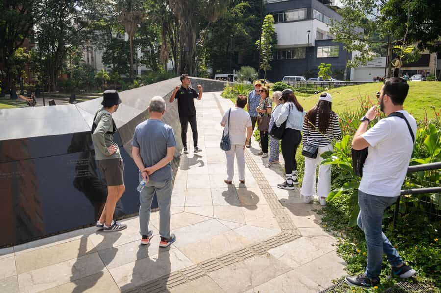 Medellín: Pablo Escobar Tour with Guide and Transportation - What This Medellín Pablo Escobar Tour Really Shows